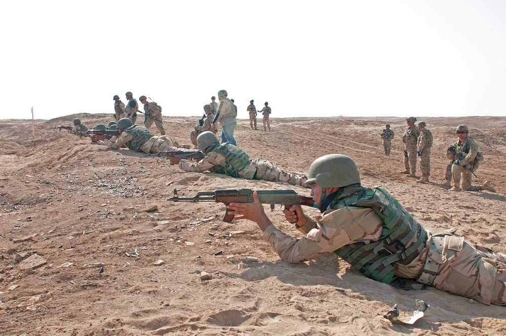 Iraqi soldiers train for proficiency