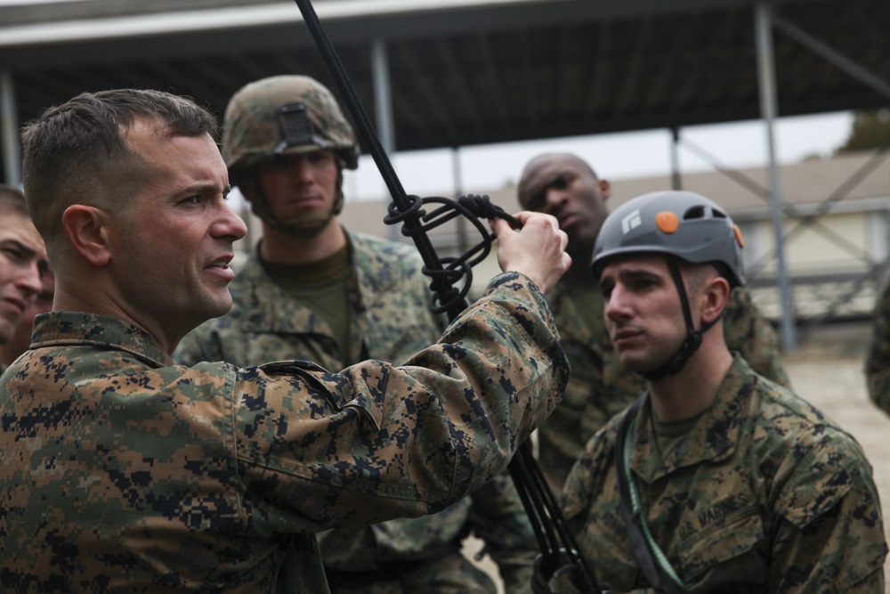 Marines learn to master the ropes during helicopter suspension techniques course