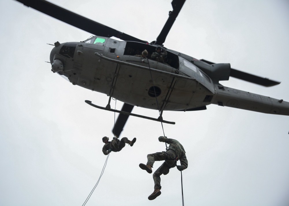 DVIDS - Images - Marines learn to master the ropes during helicopter ...