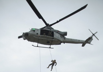 Marines learn to master the ropes during helicopter suspension techniques course