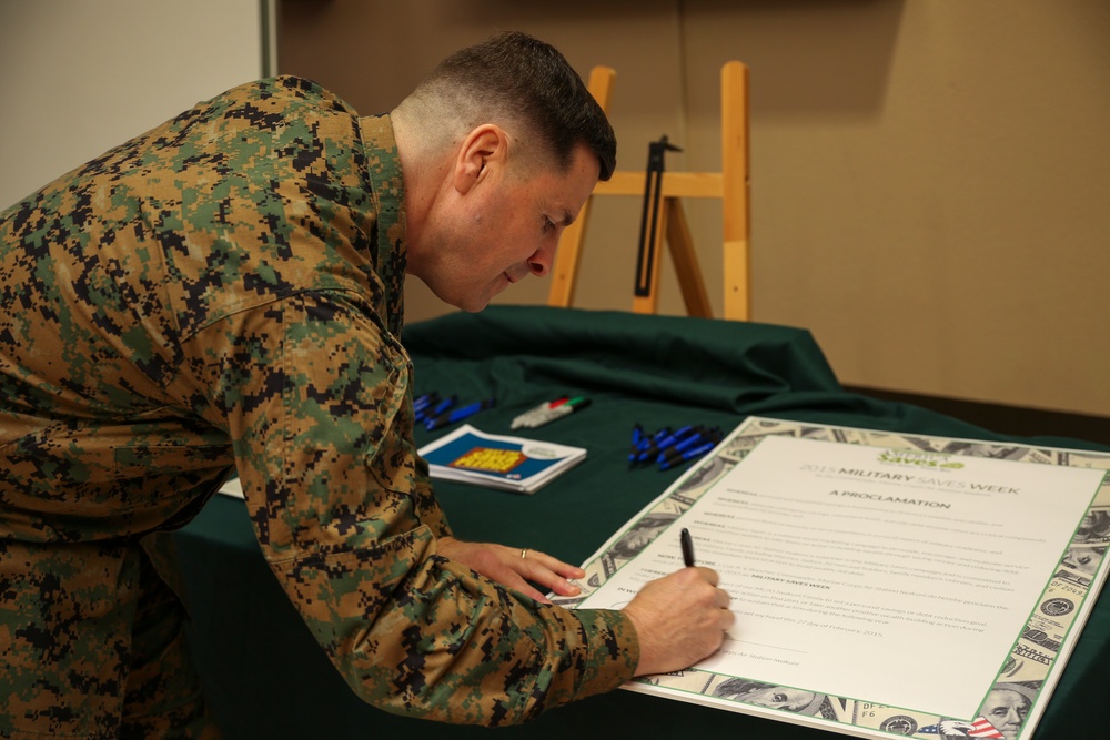 Station residents pledge to save during Military Saves Week