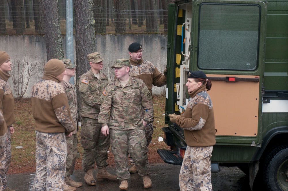 US, Latvian medics train together
