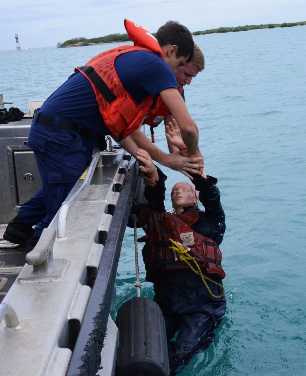 Coast Guardsmen conduct boat crew training