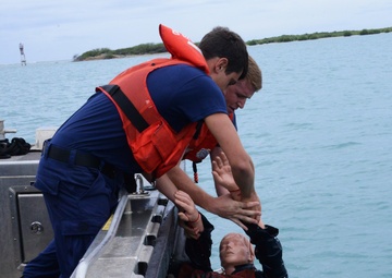 Coast Guardsmen conduct boat crew training