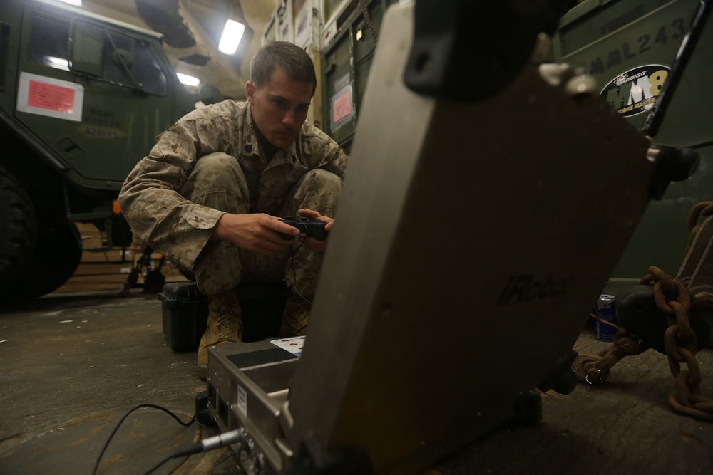 24th MEU conducts EOD training aboard USS Fort McHenry