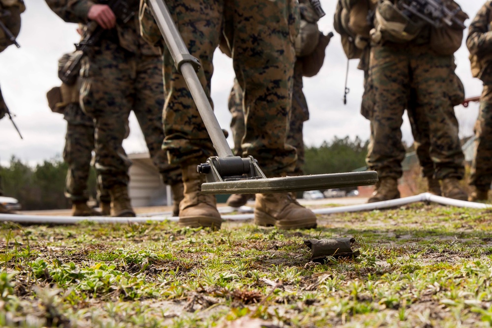 2nd CEB Marines counter terrorism in CIED course