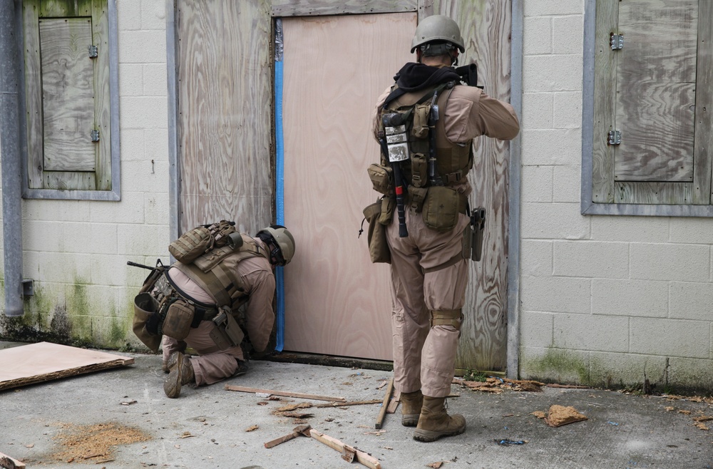 2nd Force Recon swiftly trains close-quarters tactics