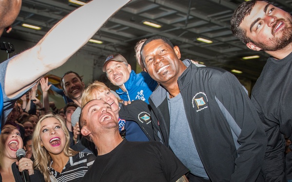 Team Vinson Hosts USO ‘VIPs’