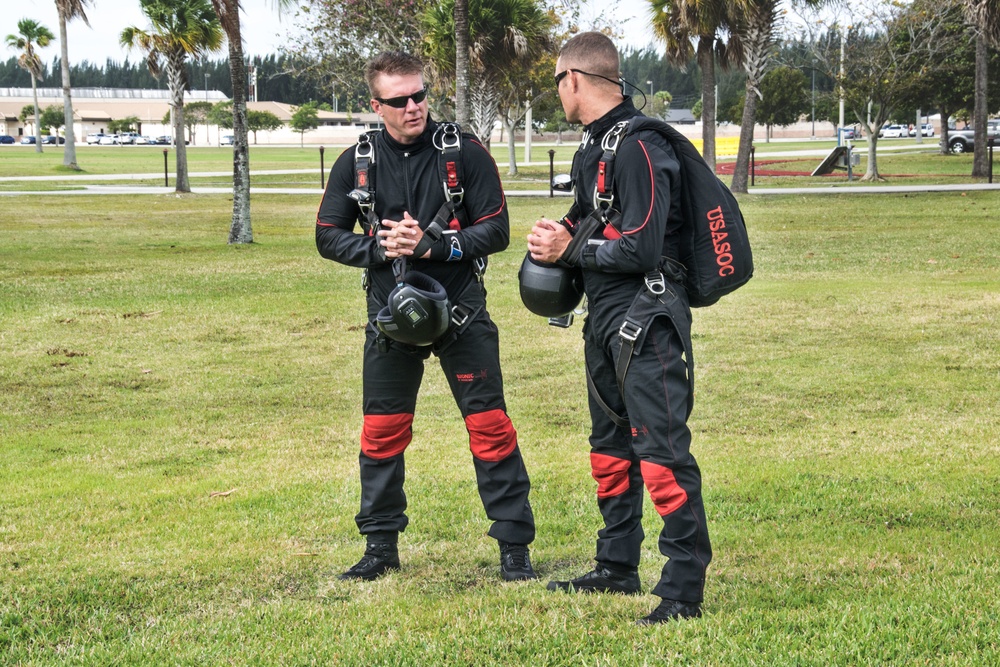 Soldiers prepare for free fall training