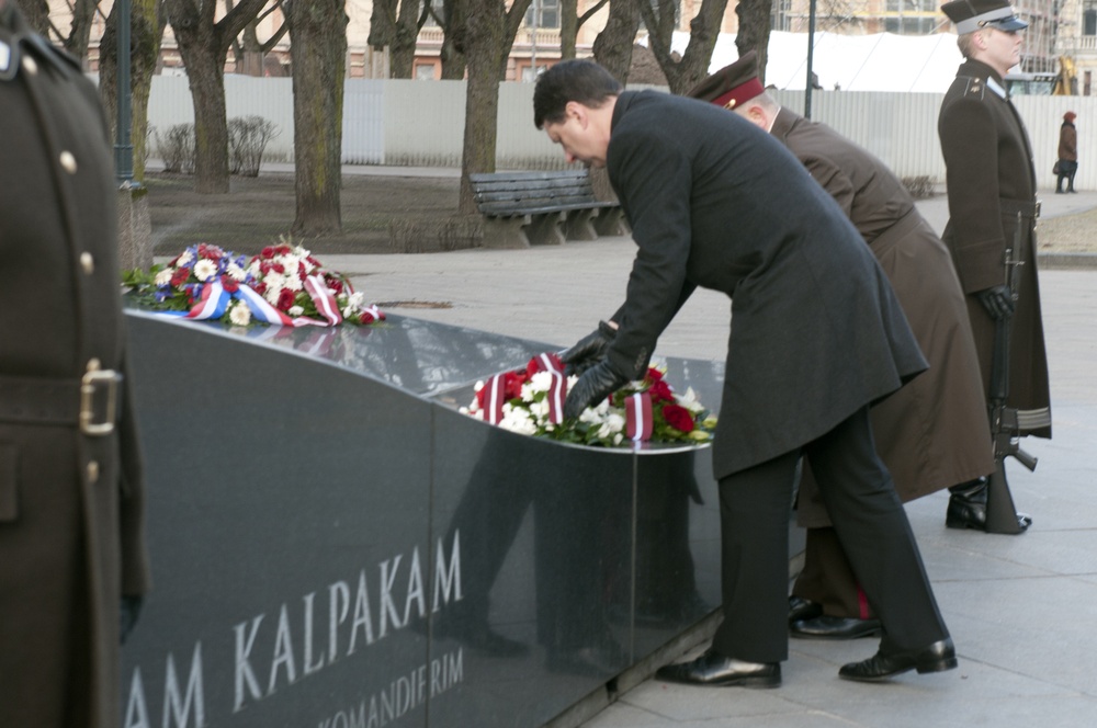 Flower-laying ceremony commemorates 1st Latvian commander