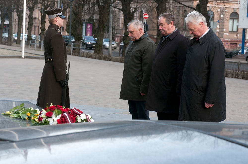 Flower-laying ceremony commemorates 1st Latvian commander