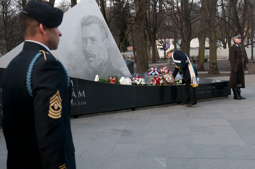 Flower-laying ceremony commemorates 1st Latvian commander