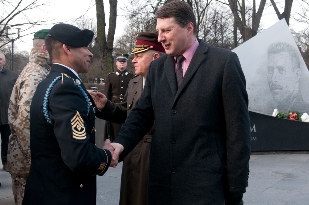 Flower-laying ceremony commemorates 1st Latvian commander