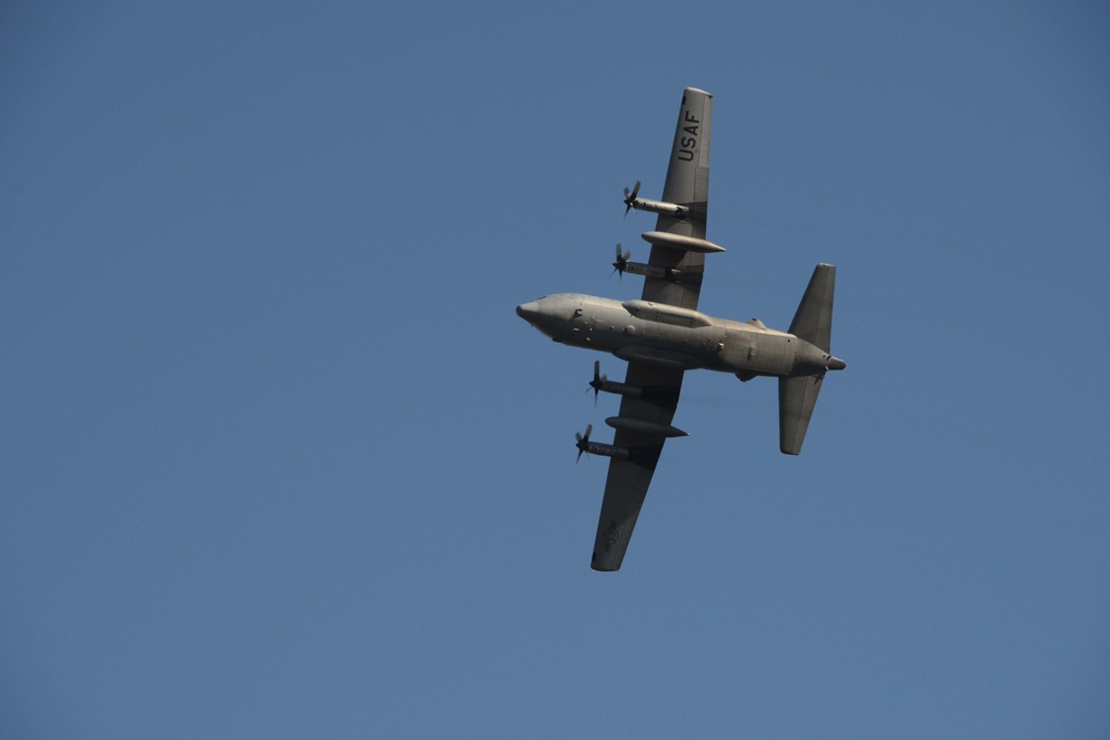 Flying Yankee pilots receive dirt cert