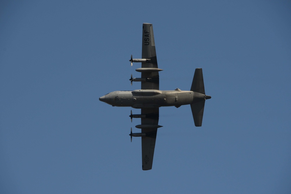 Flying Yankee pilots receive dirt cert
