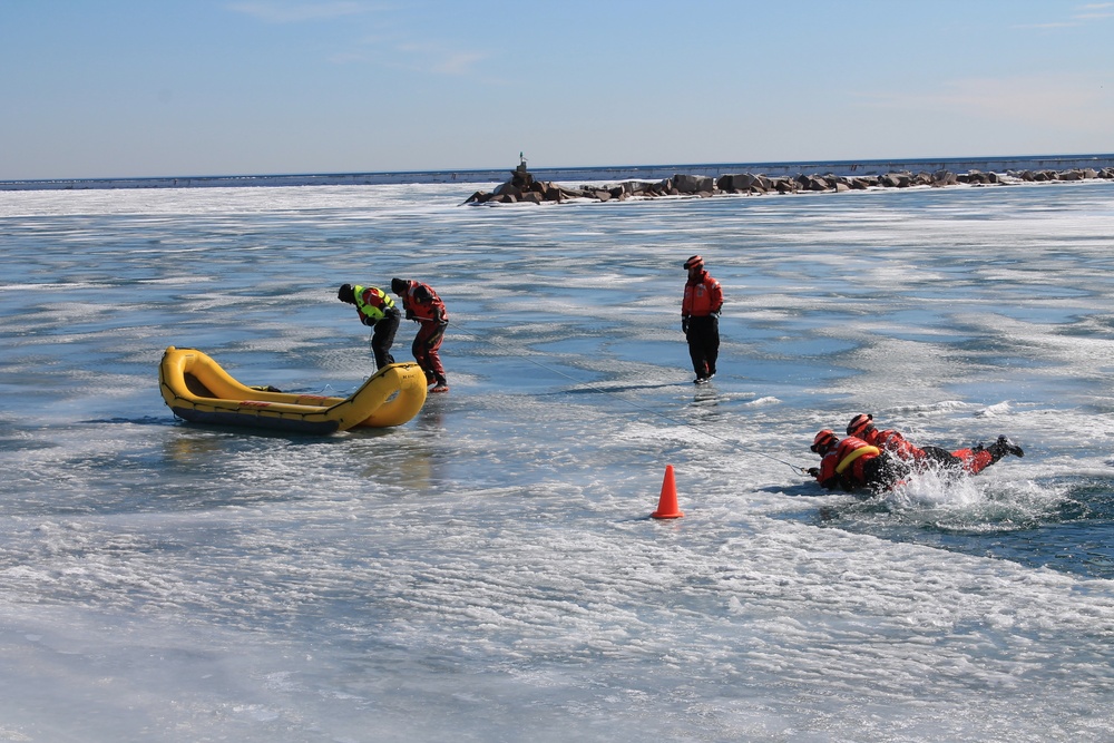 Coast Guard, local agencies conduct ice rescue training in Milwaukee, urge caution near waterways as warm temperatures return