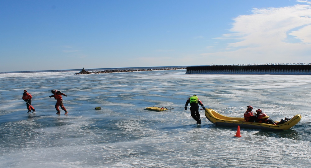 Coast Guard, local agencies conduct ice rescue training in Milwaukee, urge caution near waterways as warm temperatures return