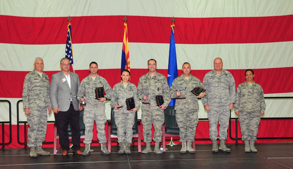 Awards ceremony honors Arizona Guard members