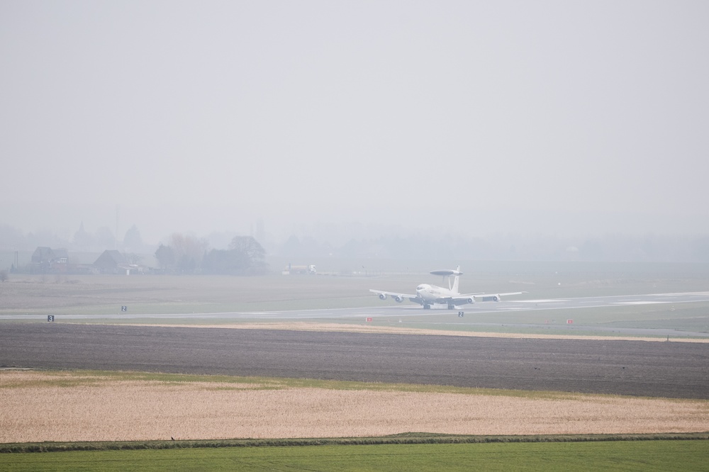 NATO AWACS practices approaches on Chièvres Air Base