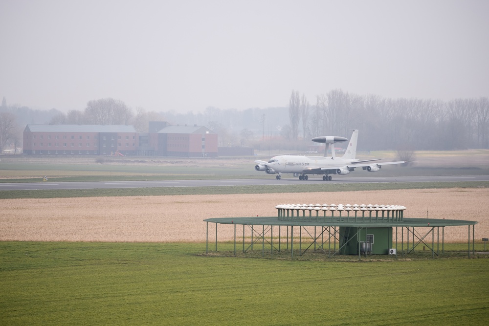 NATO AWACS practices approaches on Chièvres Air Base