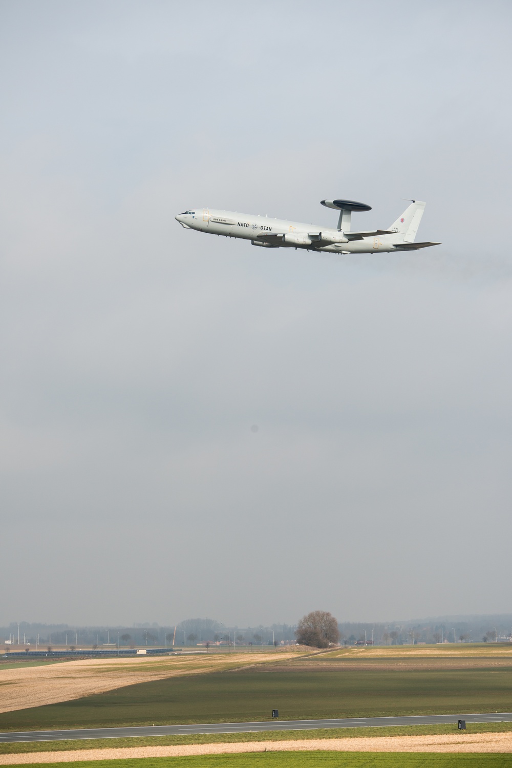 NATO AWACS practices approaches on Chièvres Air Base