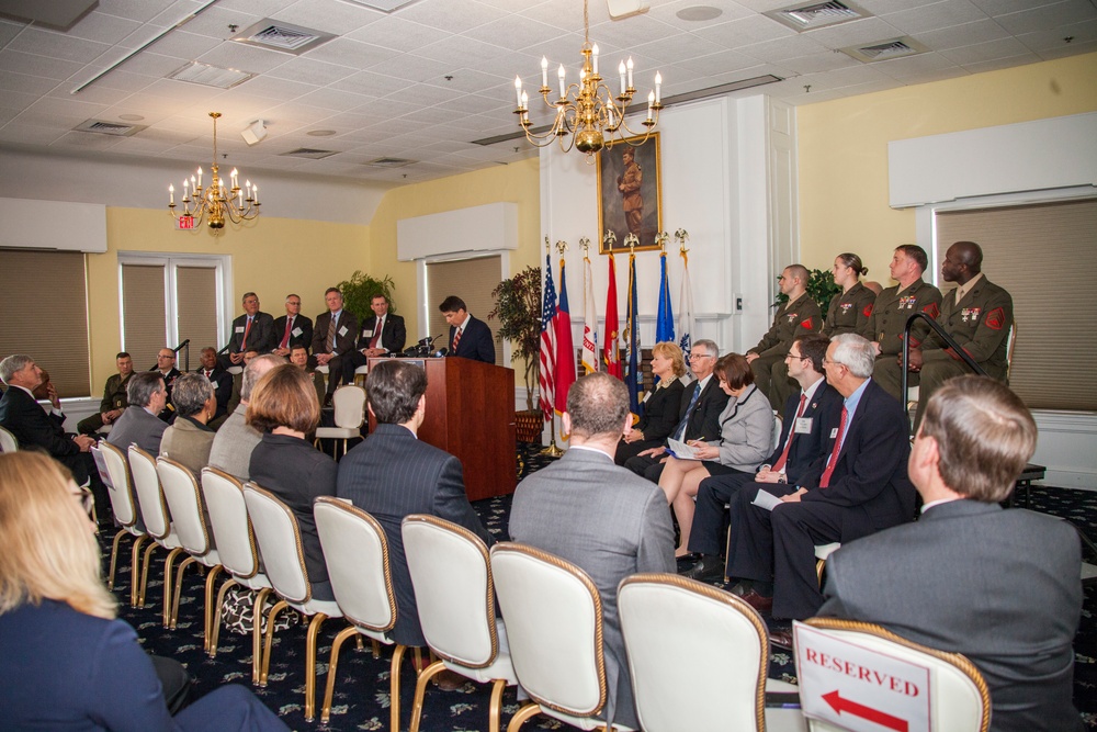 North Carolina Governor Pat McCrory visits Camp Lejeune, N.C.