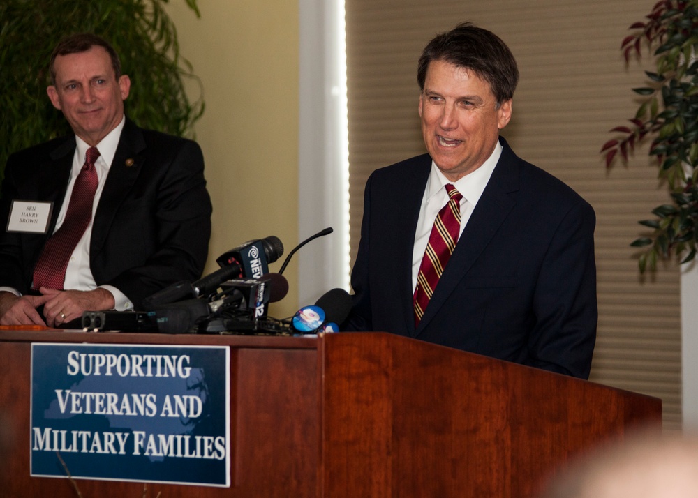 North Carolina Governor Pat McCrory visits Camp Lejeune, N.C.