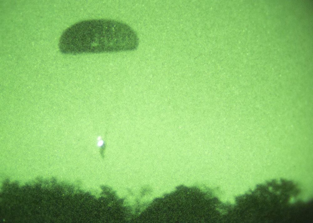 VMM 263 supports 2nd Radio BN in night parachute operations