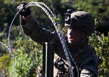 15th MEU Marines dig into the defense