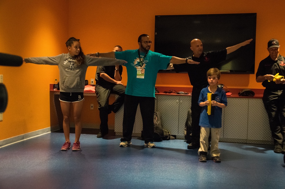 Patients learn about parachuting from the USASOC Black Daggers