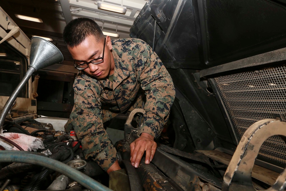 15th MEU Marines keep up maintenance aboard USS Anchorage