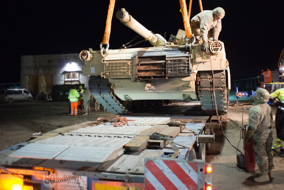 3rd Infantry Division tanks arrive in Latvia