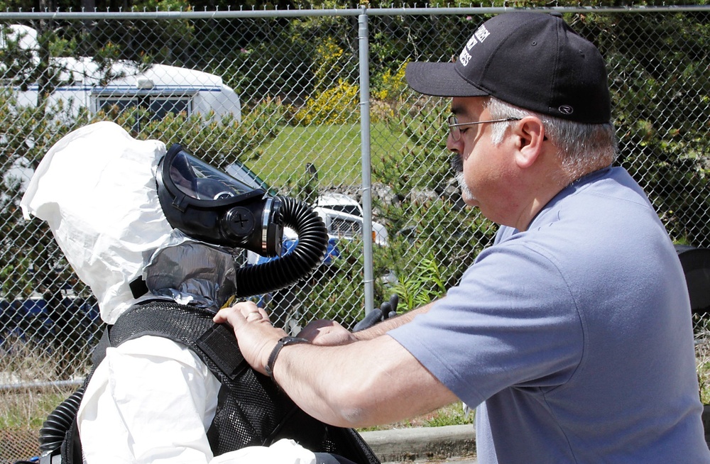 From community to command - Naval Hospital Bremerton Emergency Preparedness coordinator recognized