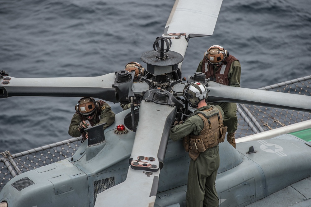 USS Bonhomme Richard: Marines and Sailors on the flight deck