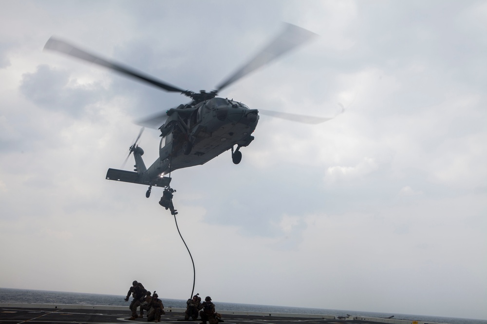 Recon Marine Fast Rope onto the Green Bay (LPD 20)