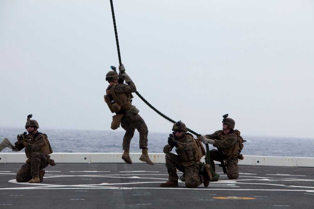 Recon Marines Fast Rope onto the Green Bay (LPD 20)