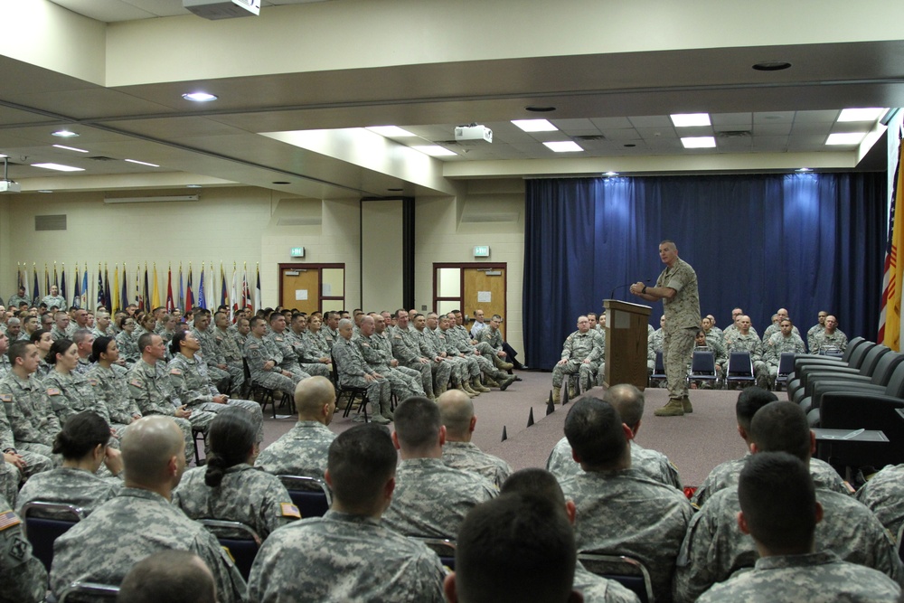 Senior enlisted service member speaks to NM Guard members