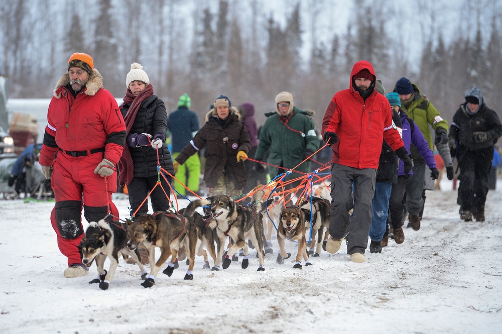 Air Force officer trains for Iditarod