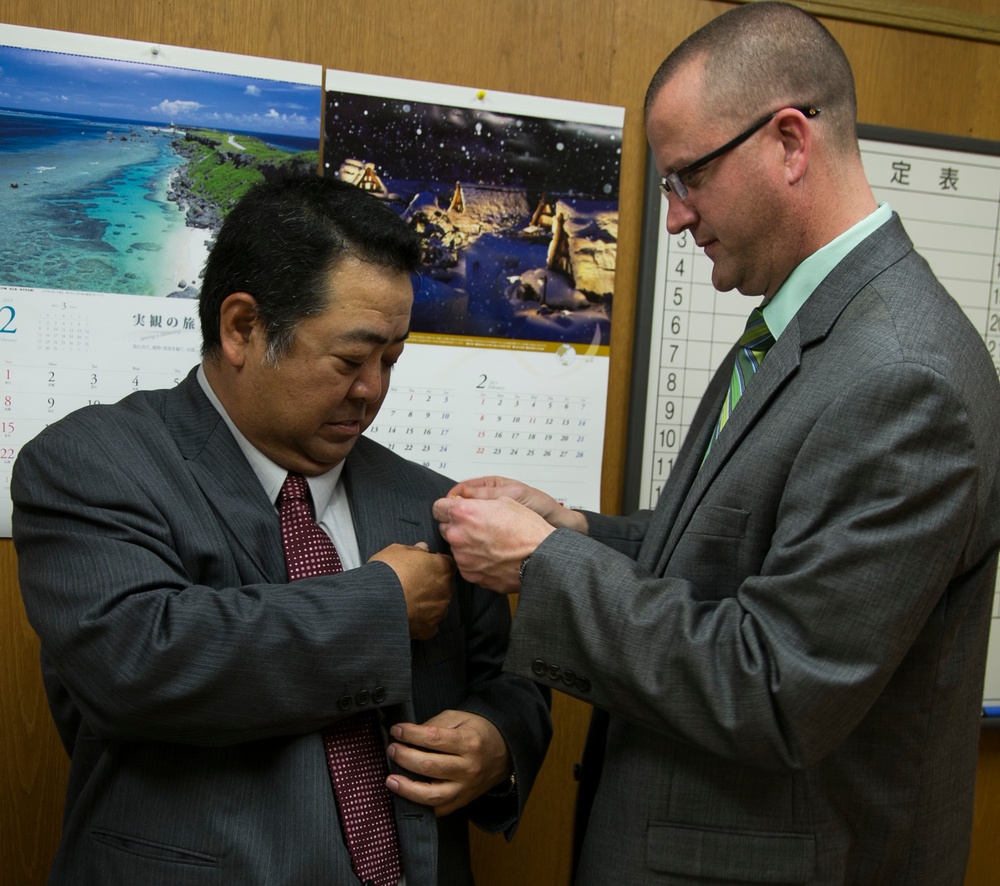 Okinawa prefectural police, Marine investigators express appreciation for keeping Okinawa safe