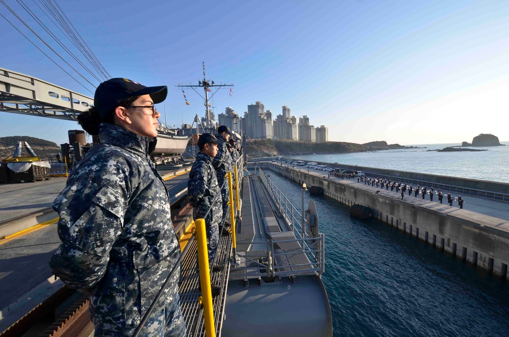 USS Frank Cable operations