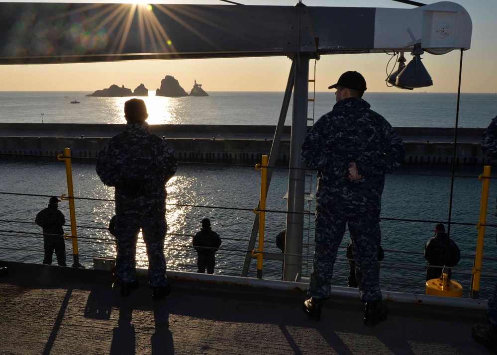 USS Frank Cable operations