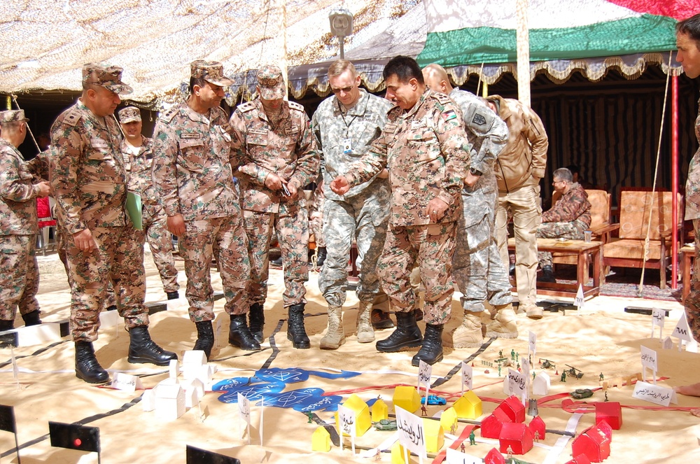 U.S.-JAF leaders review sand table