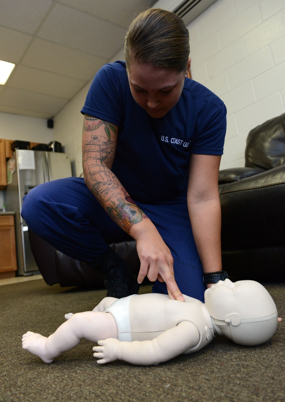 Coast Guard Station Honolulu conducts CPR, AED, basic first aid training