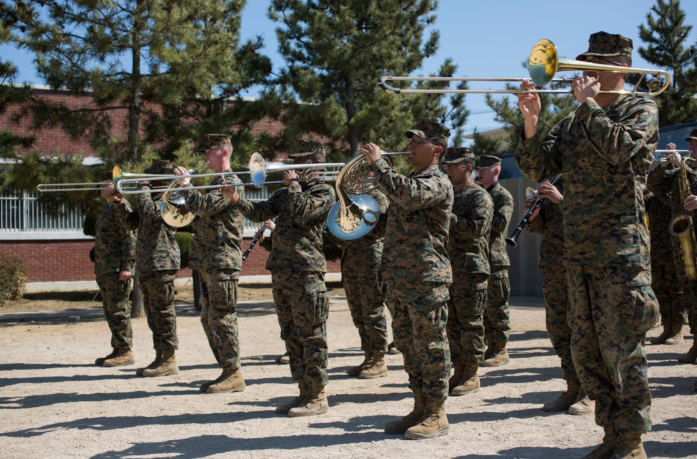 III MEF Band demonstrates standard ceremony for the ROKMC 1st Marine Division Band