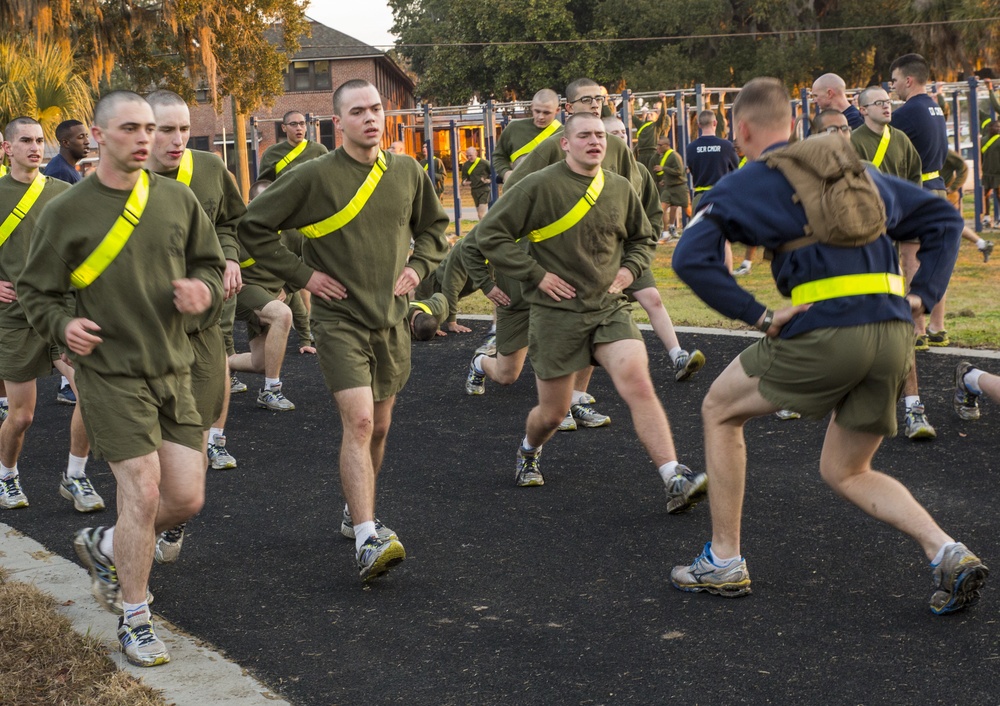 Parris Island recruits train for Marine Corps’ high fitness standards