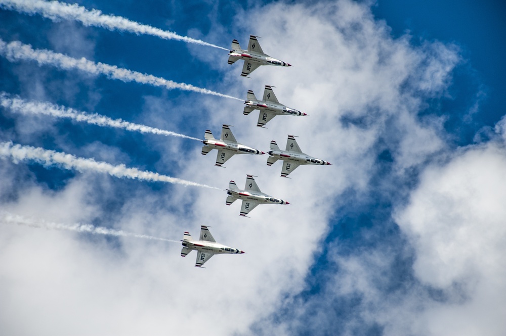 Thunderbirds perform first air show of 2015