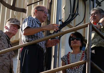 Com MARFORPAC hosts Hawaii governor at MCBH