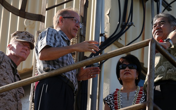 Com MARFORPAC hosts Hawaii governor at MCBH