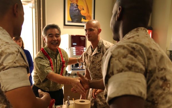 Com MARFORPAC hosts Hawaii governor at MCBH