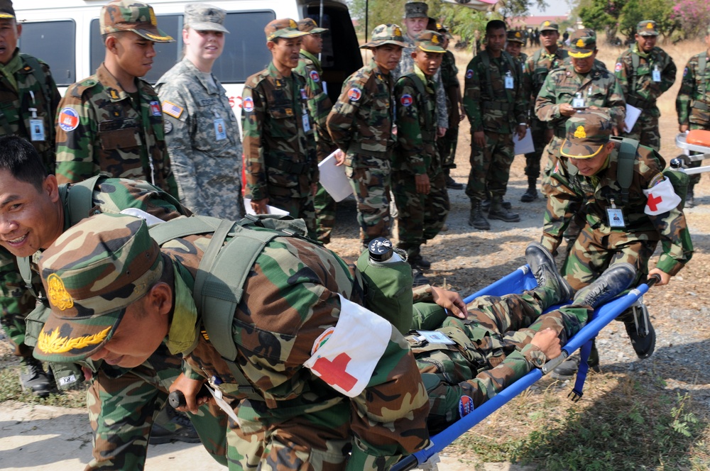 RCAF Soldiers learn to be first responders during Angkor Sentinel 2015